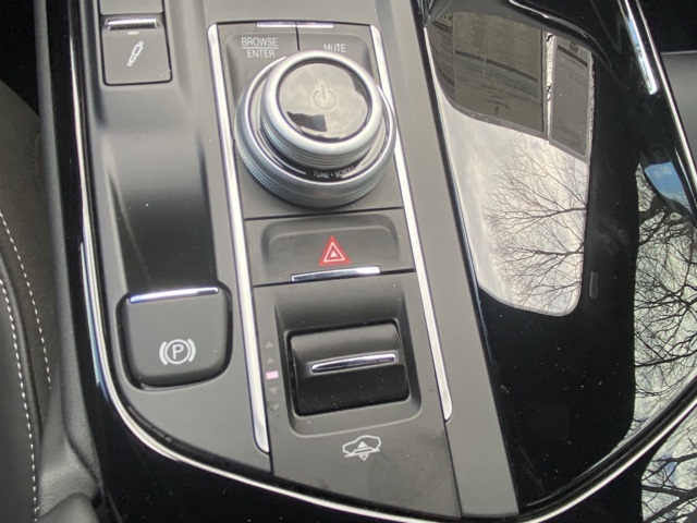 Vehicle image 33 of 51