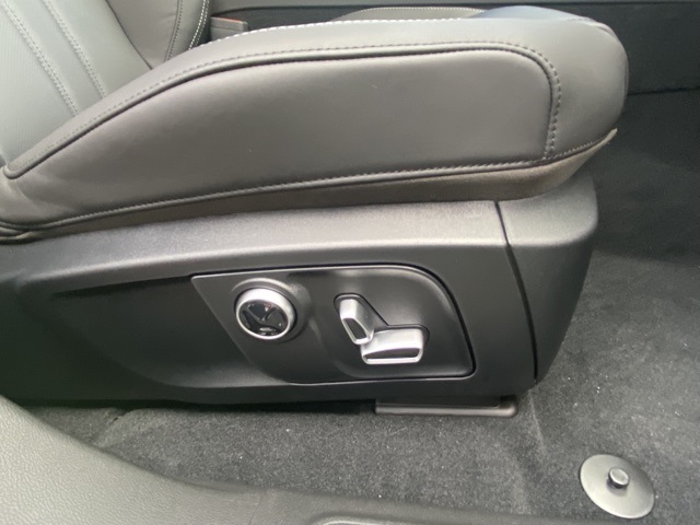 Vehicle image 40 of 51