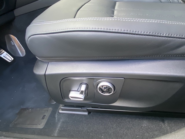 Vehicle image 21 of 51