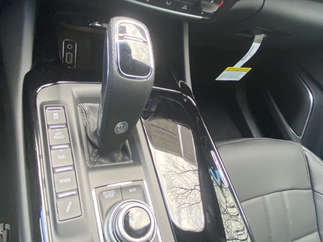 Vehicle image 32 of 51