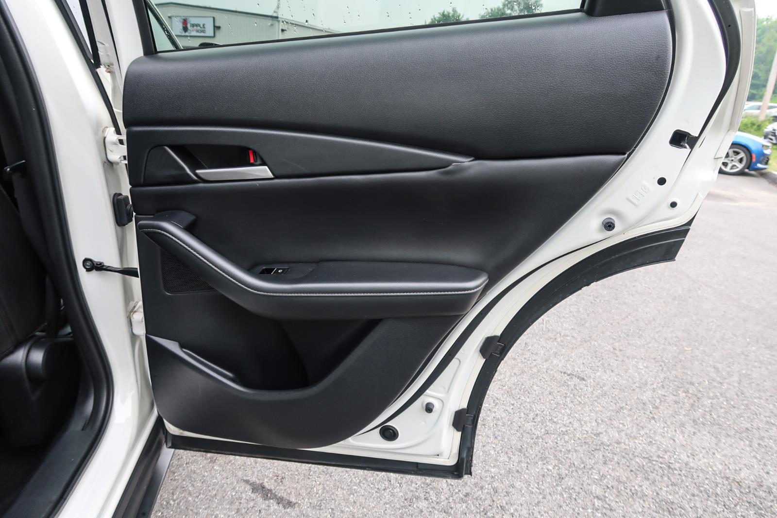 Vehicle image 15 of 41