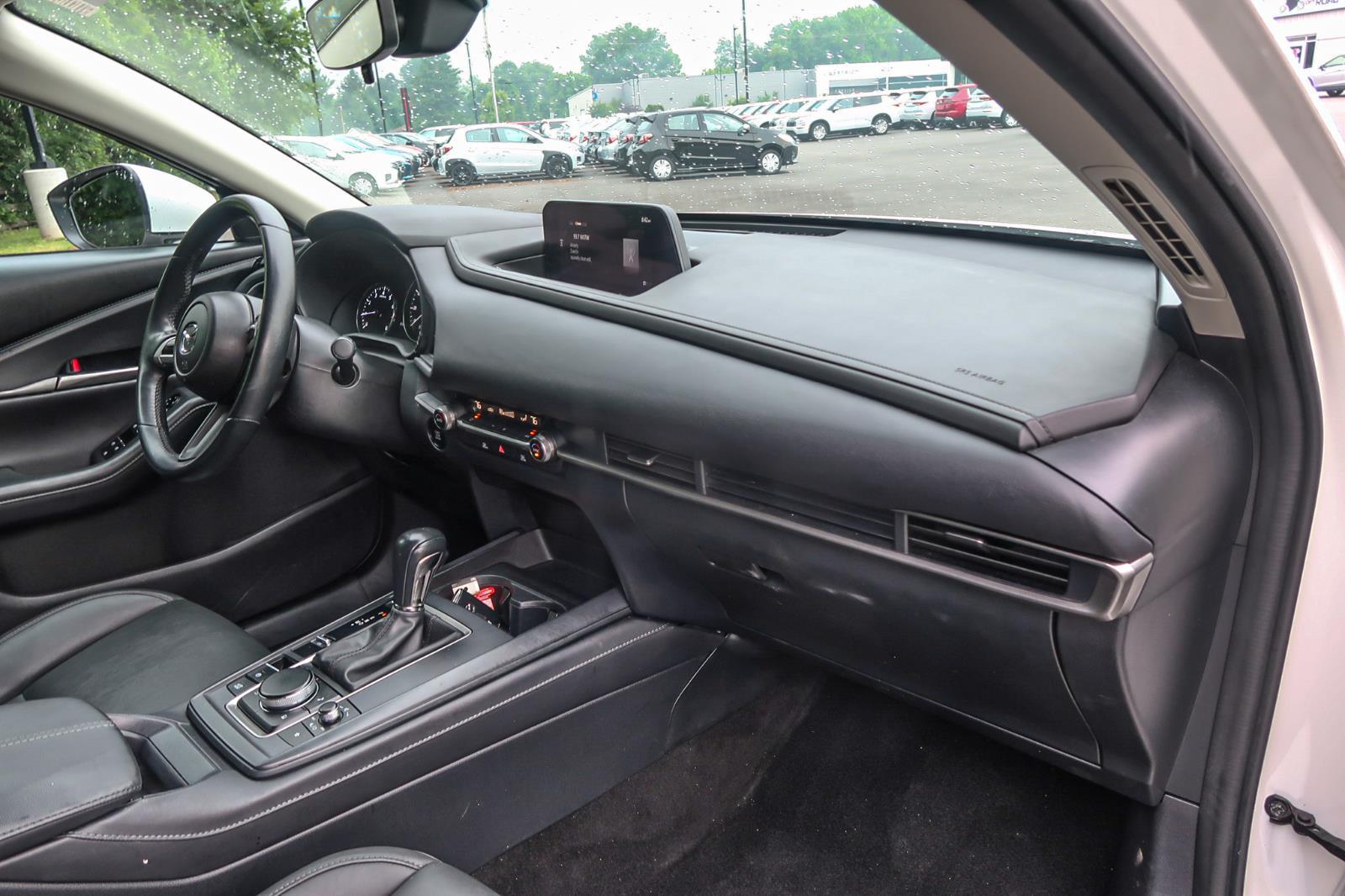 Vehicle image 17 of 41