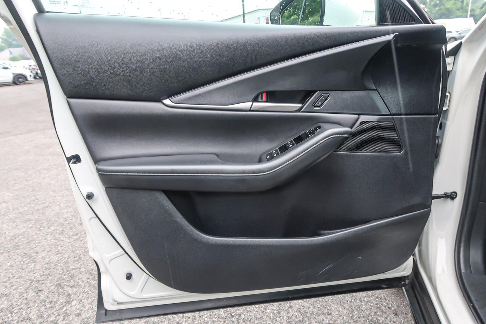 Vehicle image 19 of 41