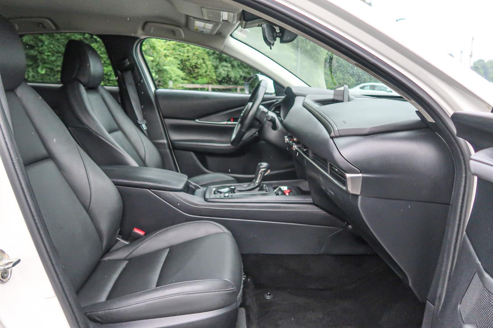 Vehicle image 16 of 41