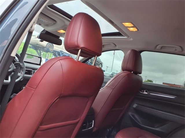 Vehicle image 17 of 24