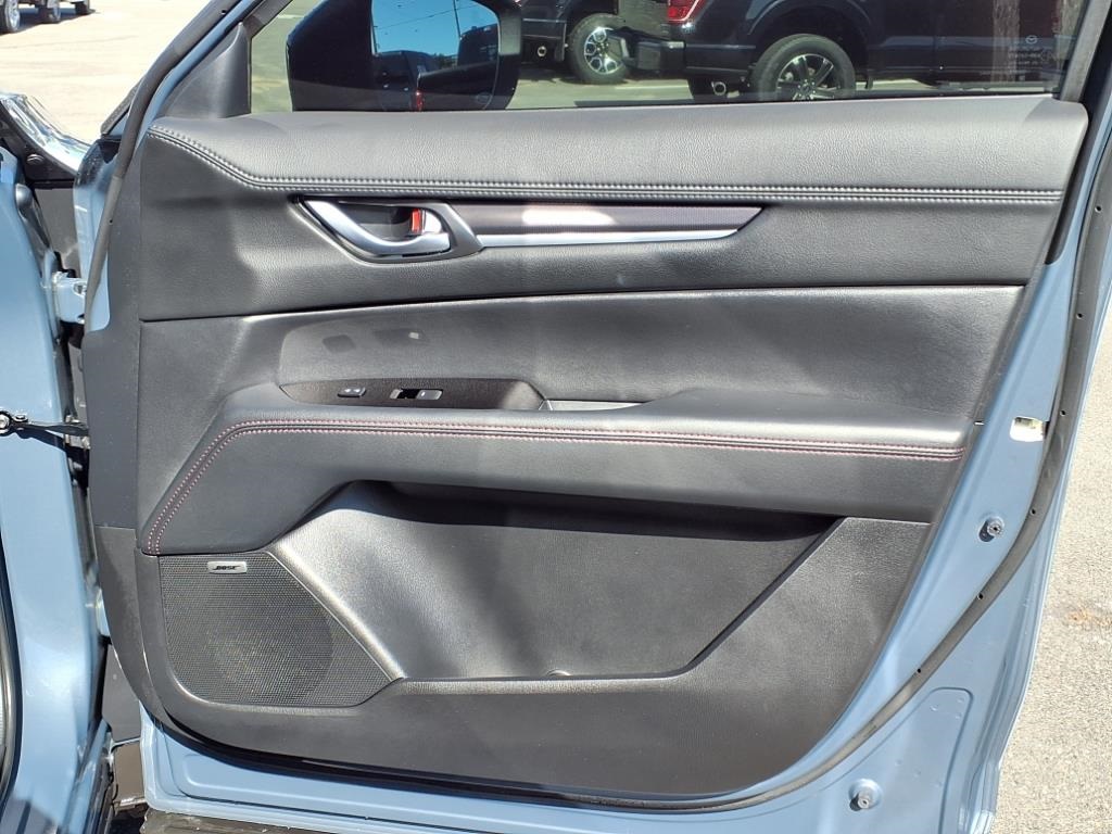 Vehicle image 34 of 38