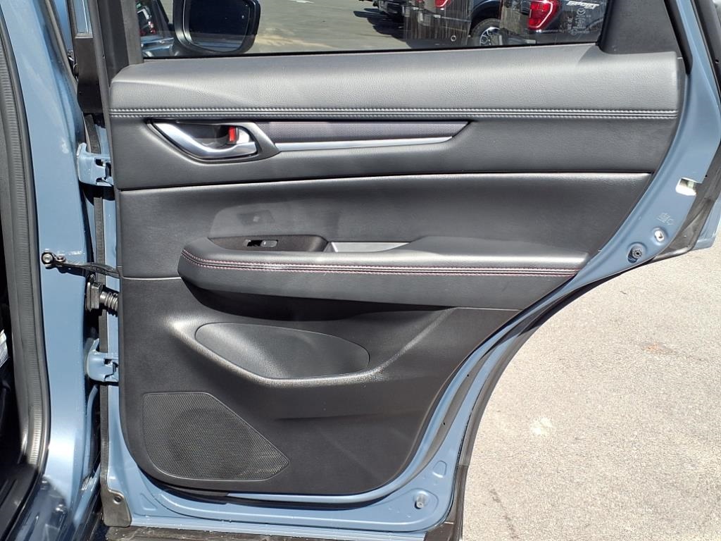 Vehicle image 26 of 38