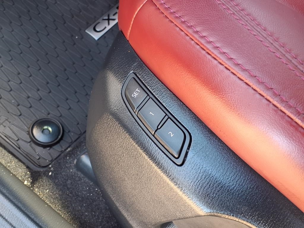 Vehicle image 28 of 38