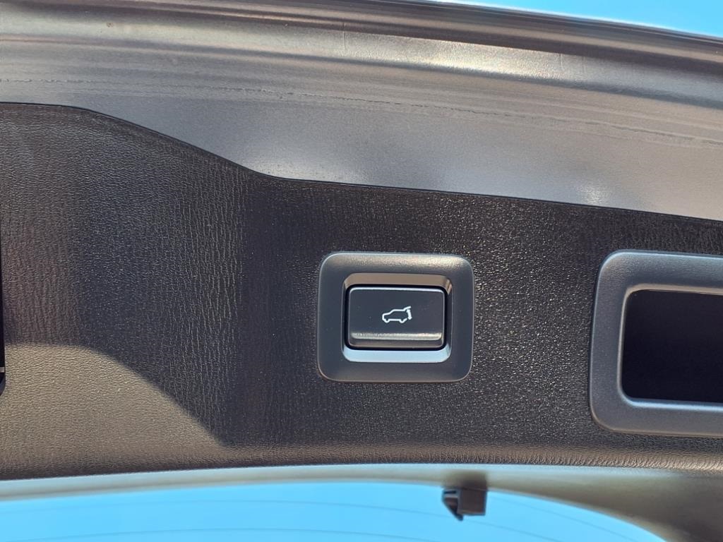 Vehicle image 36 of 38