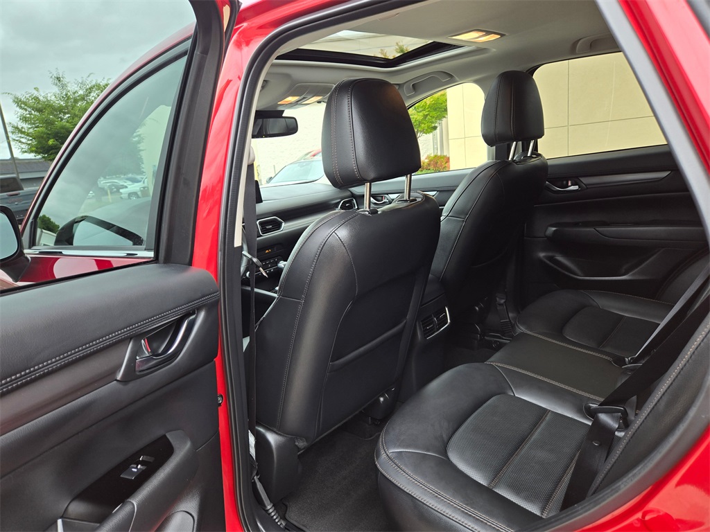 Vehicle image 19 of 36
