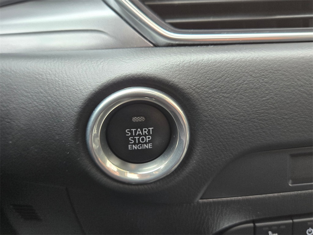 Vehicle image 27 of 36