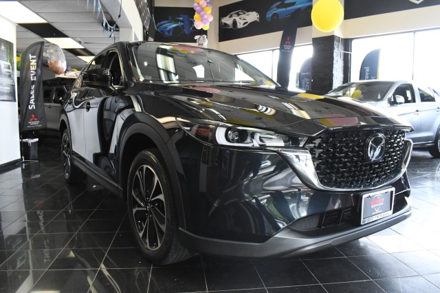 2023 Mazda CX-5 2.5 S Premium Package Image 2 of 35