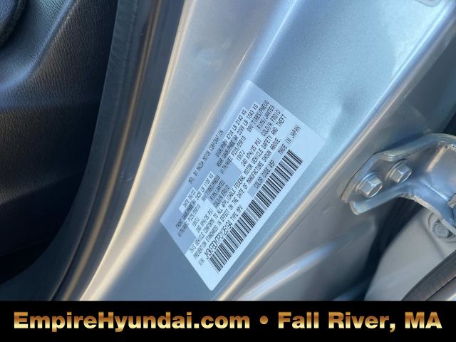Vehicle image 20 of 32