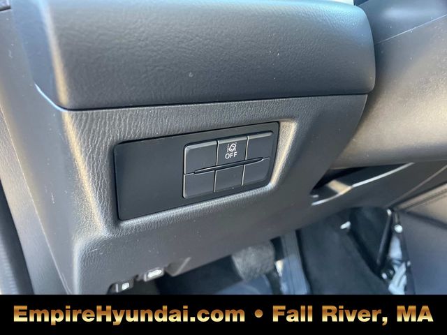 Vehicle image 21 of 32