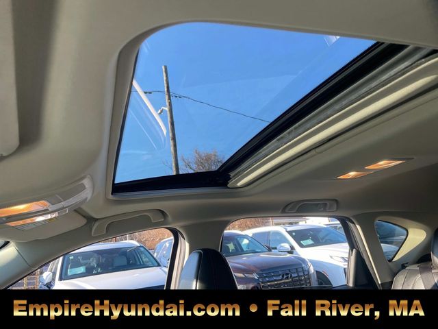 Vehicle image 22 of 32