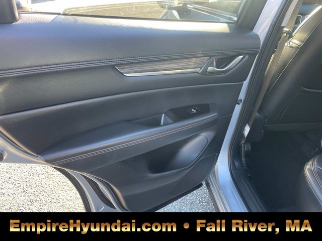 Vehicle image 16 of 32
