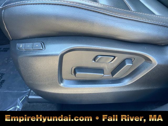 Vehicle image 19 of 32