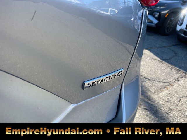 Vehicle image 10 of 32