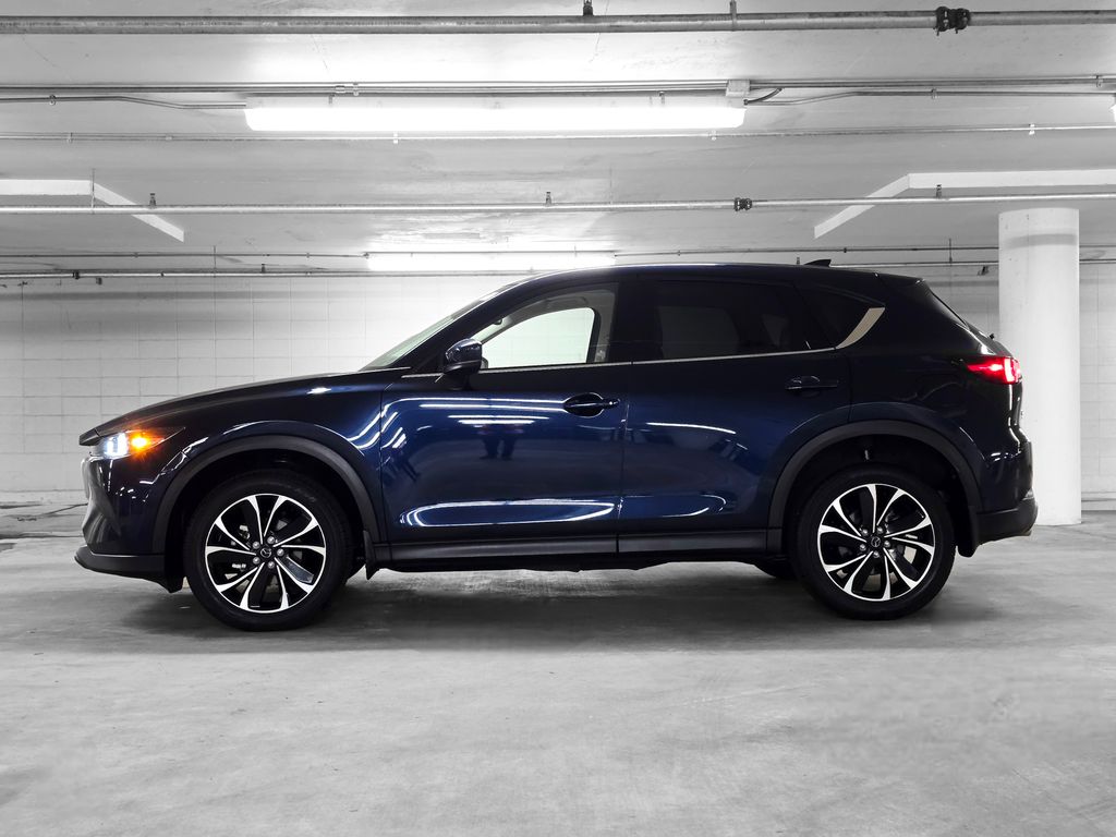 2023 Mazda CX-5 2.5 S Premium Package Image 7 of 40