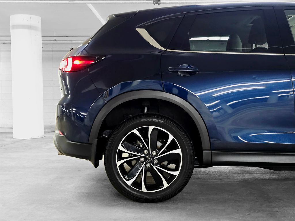 2023 Mazda CX-5 2.5 S Premium Package Image 10 of 40