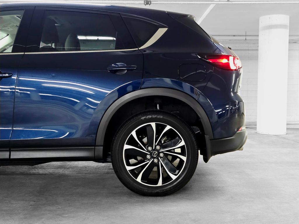 2023 Mazda CX-5 2.5 S Premium Package Image 11 of 40