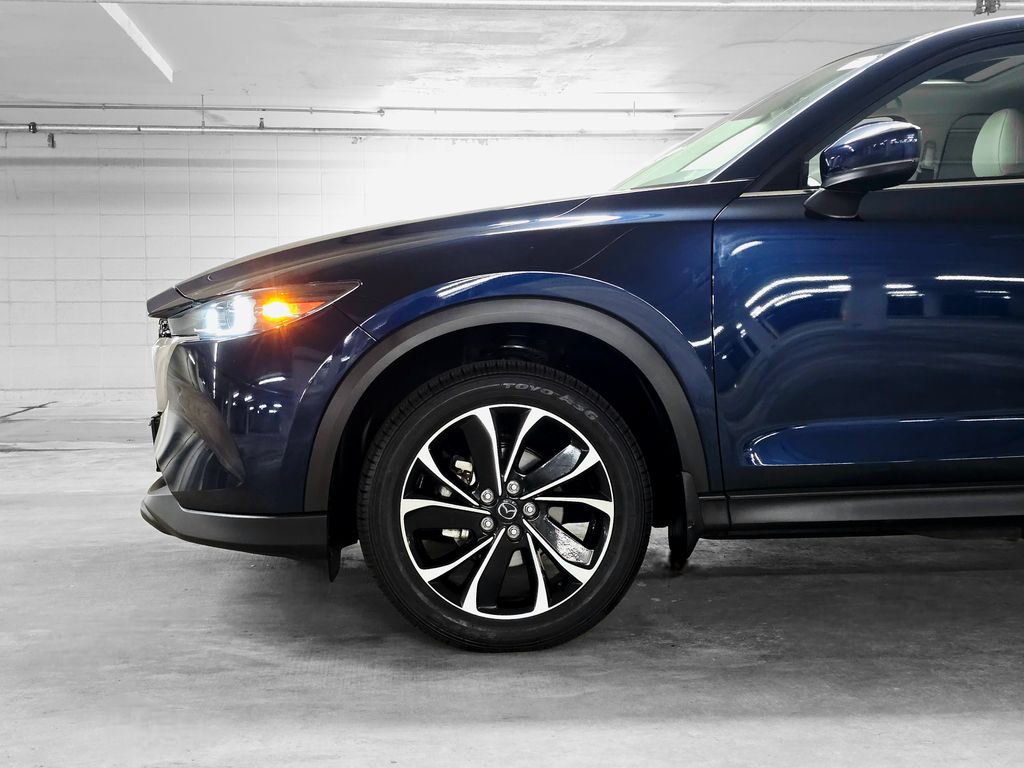 2023 Mazda CX-5 2.5 S Premium Package Image 8 of 40