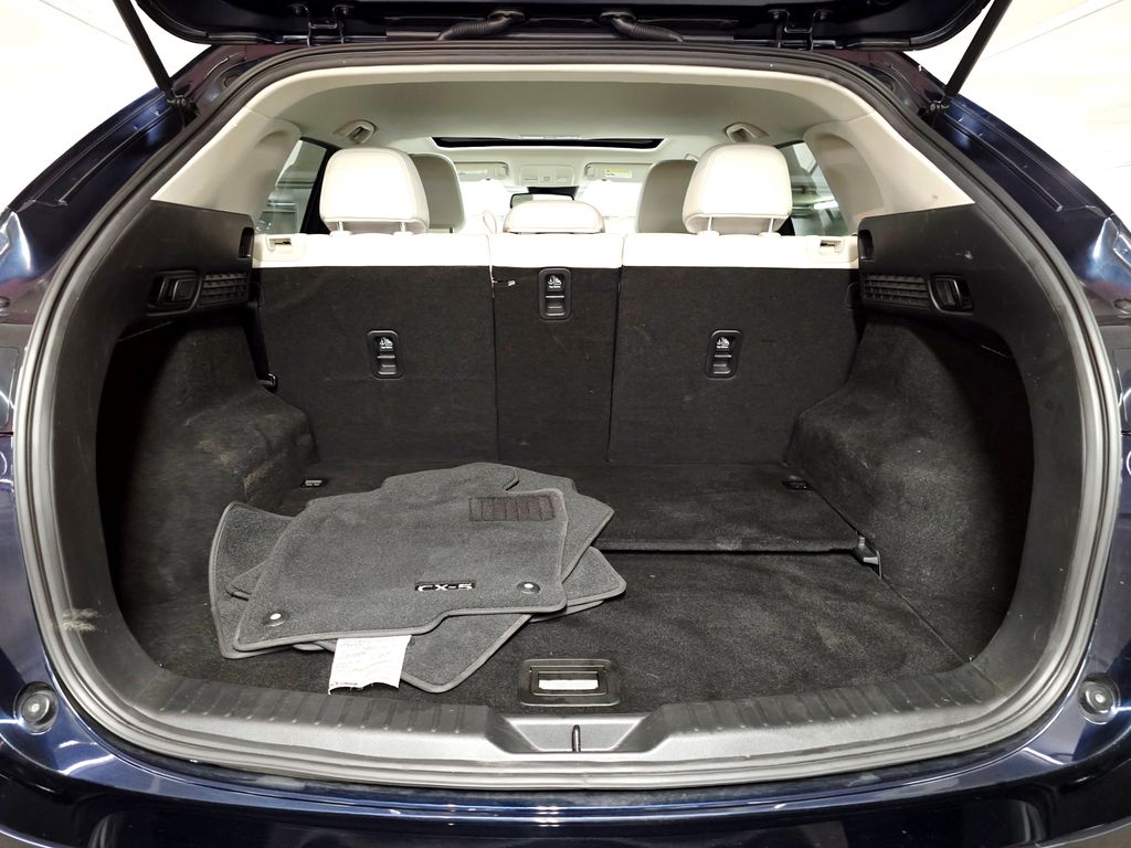 2023 Mazda CX-5 2.5 S Premium Package Image 13 of 40