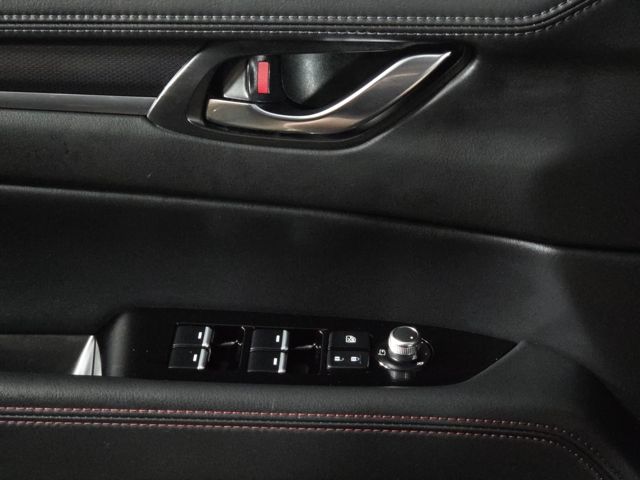 Vehicle image 27 of 35