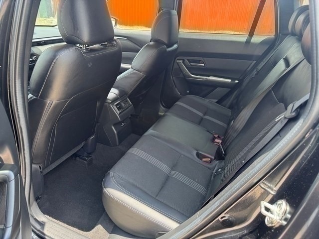 Vehicle image 3 of 5