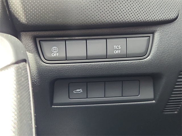 Vehicle image 26 of 33