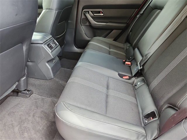 Vehicle image 15 of 33