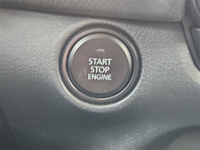 Vehicle image 21 of 33