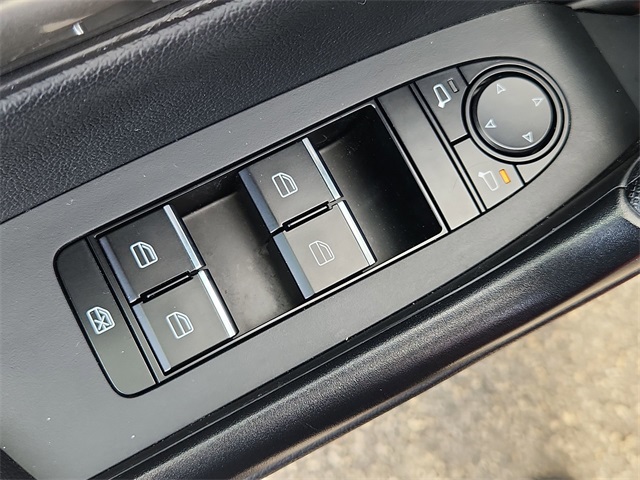 Vehicle image 32 of 33