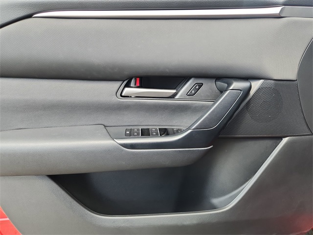 Vehicle image 25 of 33
