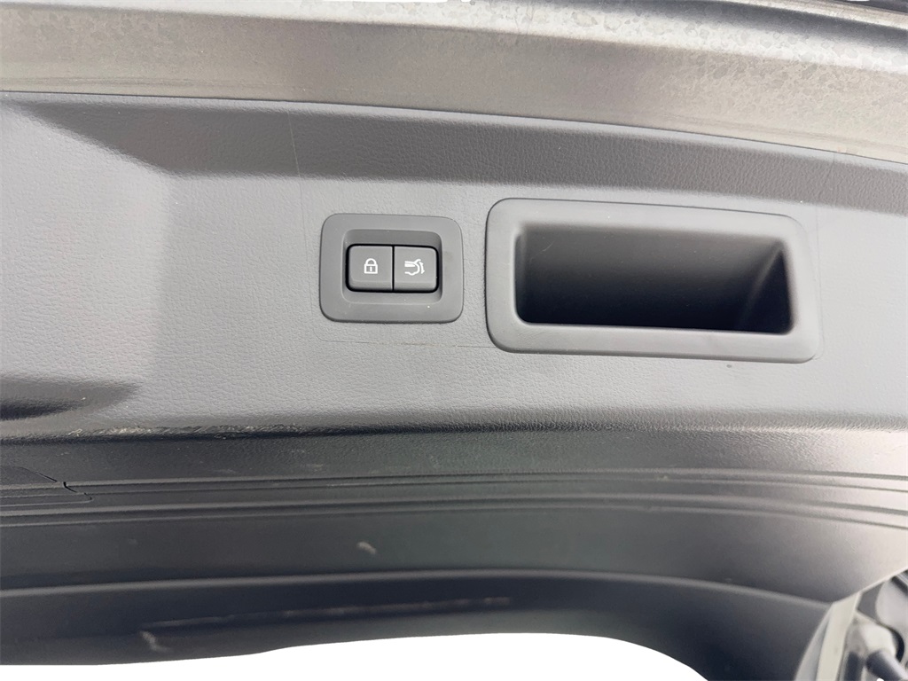 Vehicle image 81 of 90