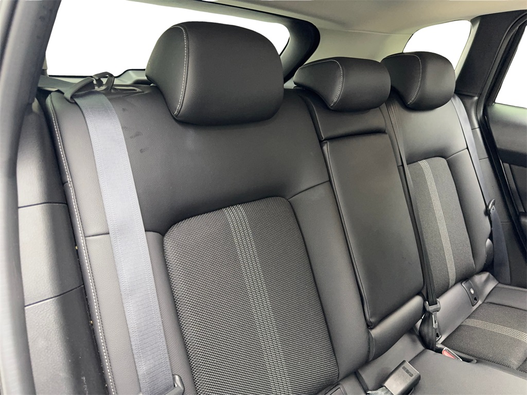 Vehicle image 33 of 90