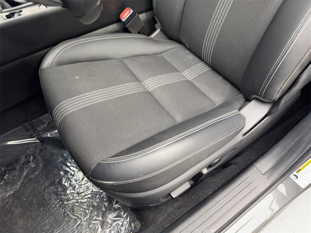 Vehicle image 40 of 90