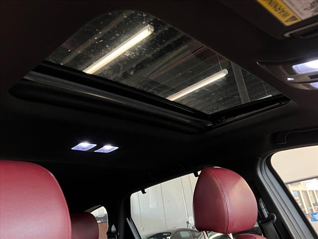 Vehicle image 27 of 29