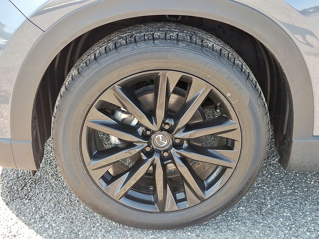 2023 Mazda CX-9 Carbon Edition Image 13 of 30