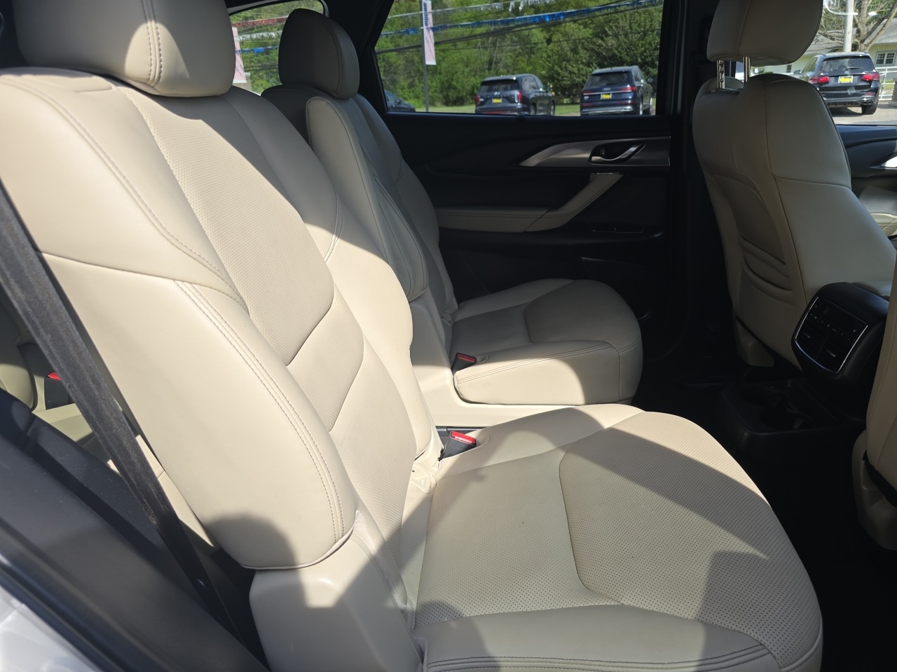 Vehicle image 23 of 27