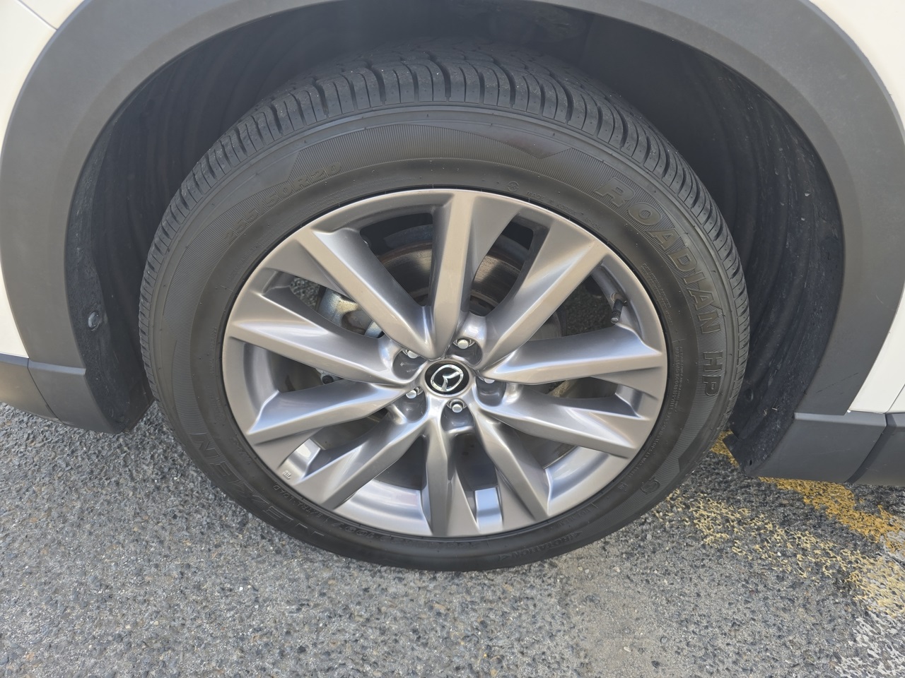 Vehicle image 8 of 27