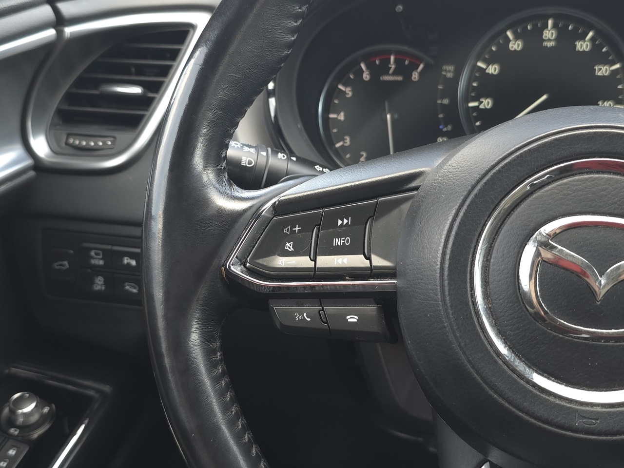 Vehicle image 14 of 27