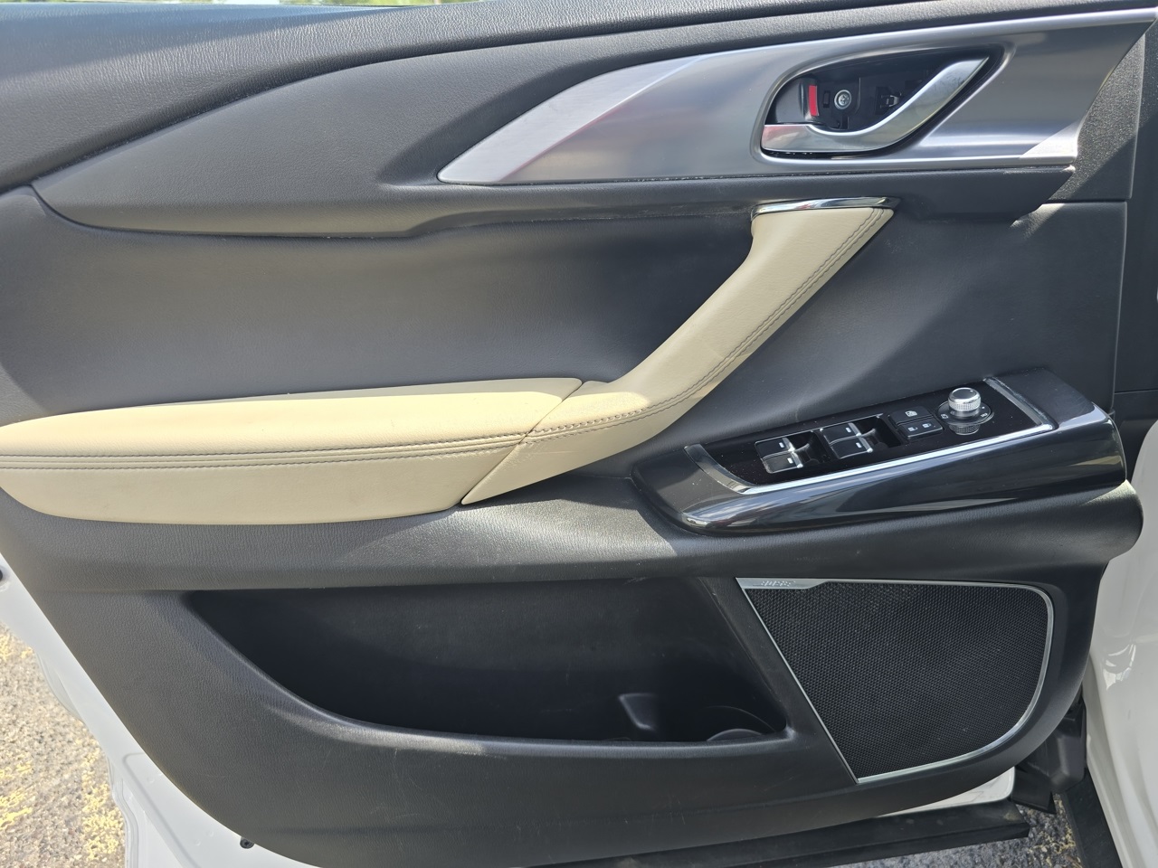 Vehicle image 9 of 27