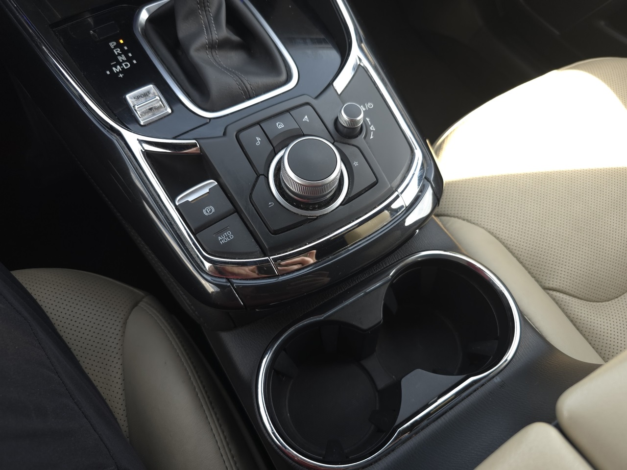 Vehicle image 16 of 27