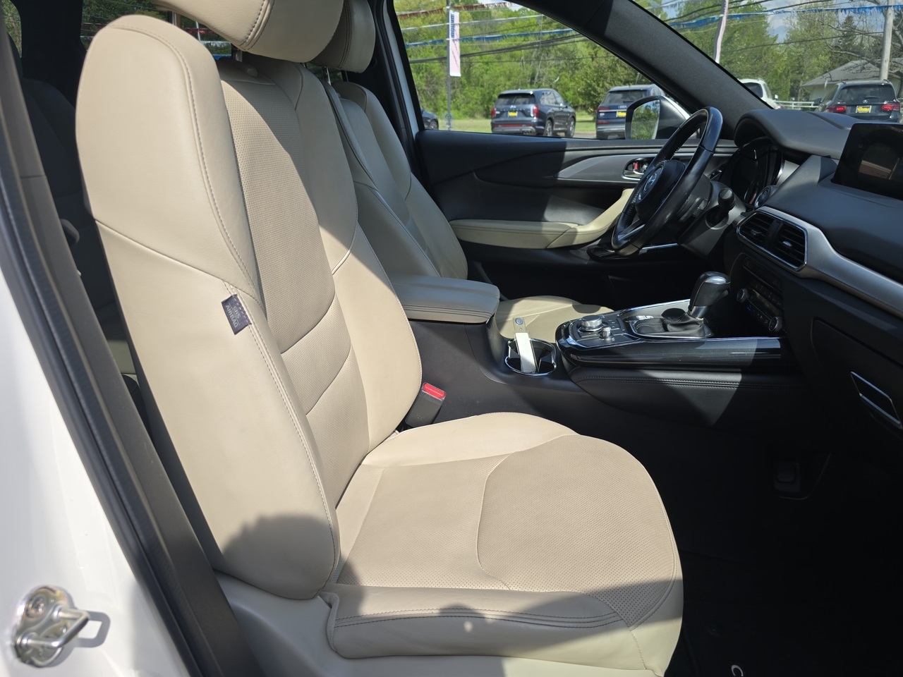 Vehicle image 22 of 27