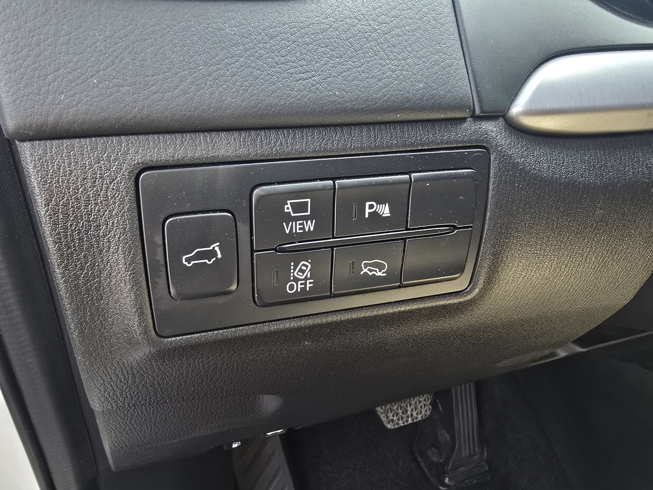 Vehicle image 11 of 27