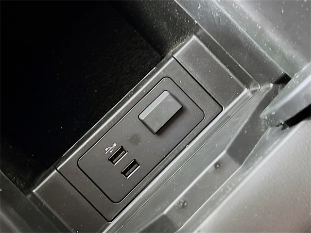 Vehicle image 36 of 42