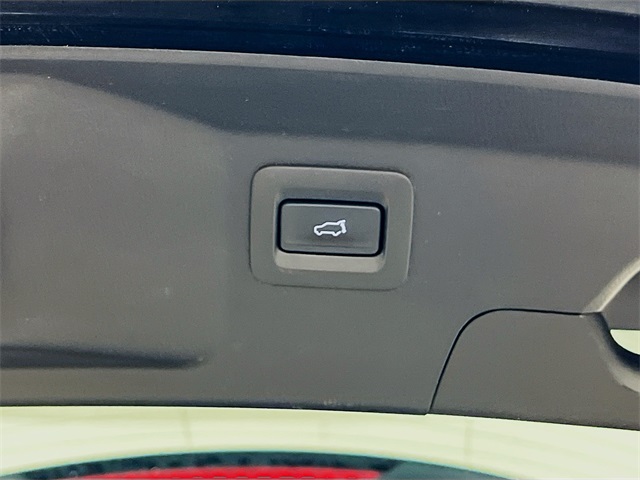 Vehicle image 31 of 42