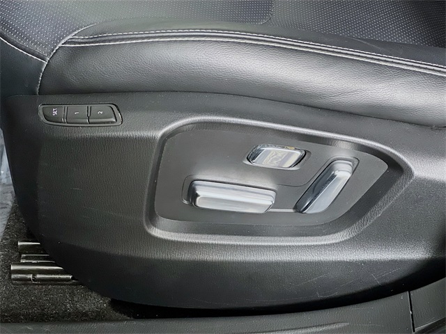 Vehicle image 41 of 42