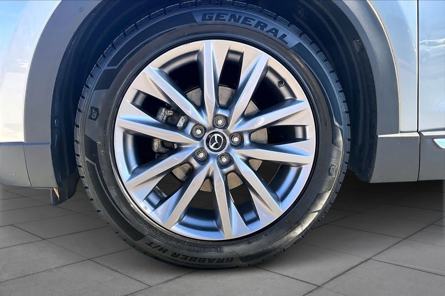 2023 Mazda CX-9 Grand Touring Image 9 of 37